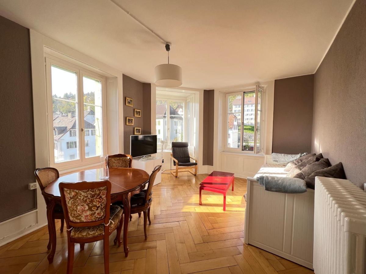 Le Locle : Bel Appartement Chaleureux Екстер'єр фото