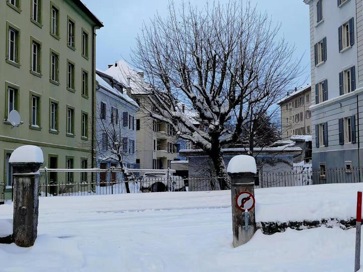 Le Locle : Bel Appartement Chaleureux Екстер'єр фото